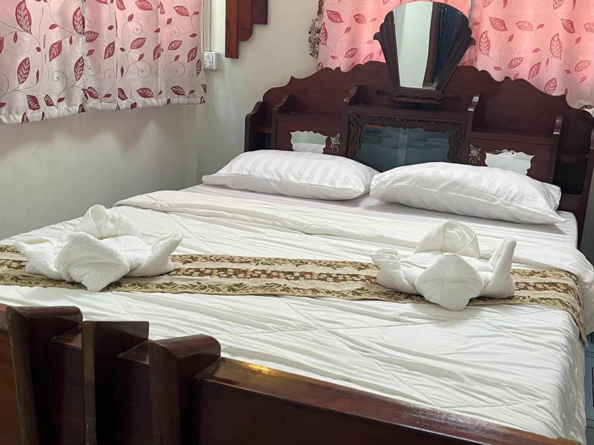 Lotus Blanc Homestay Battambang Bagian luar foto