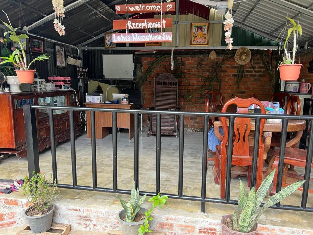Lotus Blanc Homestay Battambang Bagian luar foto