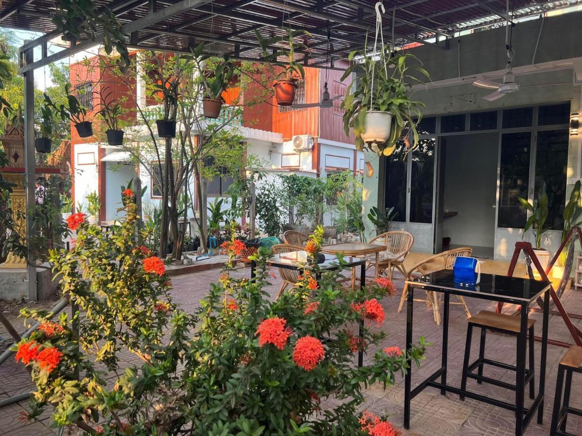 Lotus Blanc Homestay Battambang Bagian luar foto