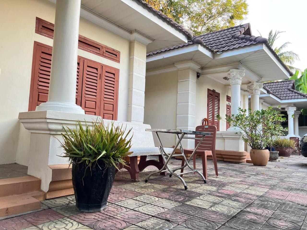 Lotus Blanc Homestay Battambang Bagian luar foto
