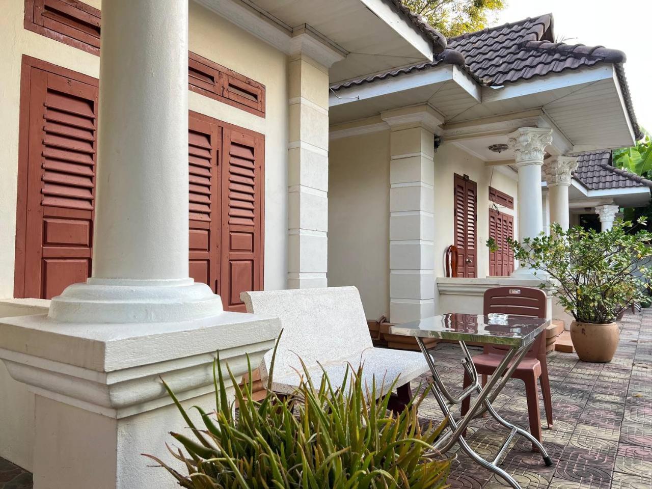 Lotus Blanc Homestay Battambang Bagian luar foto