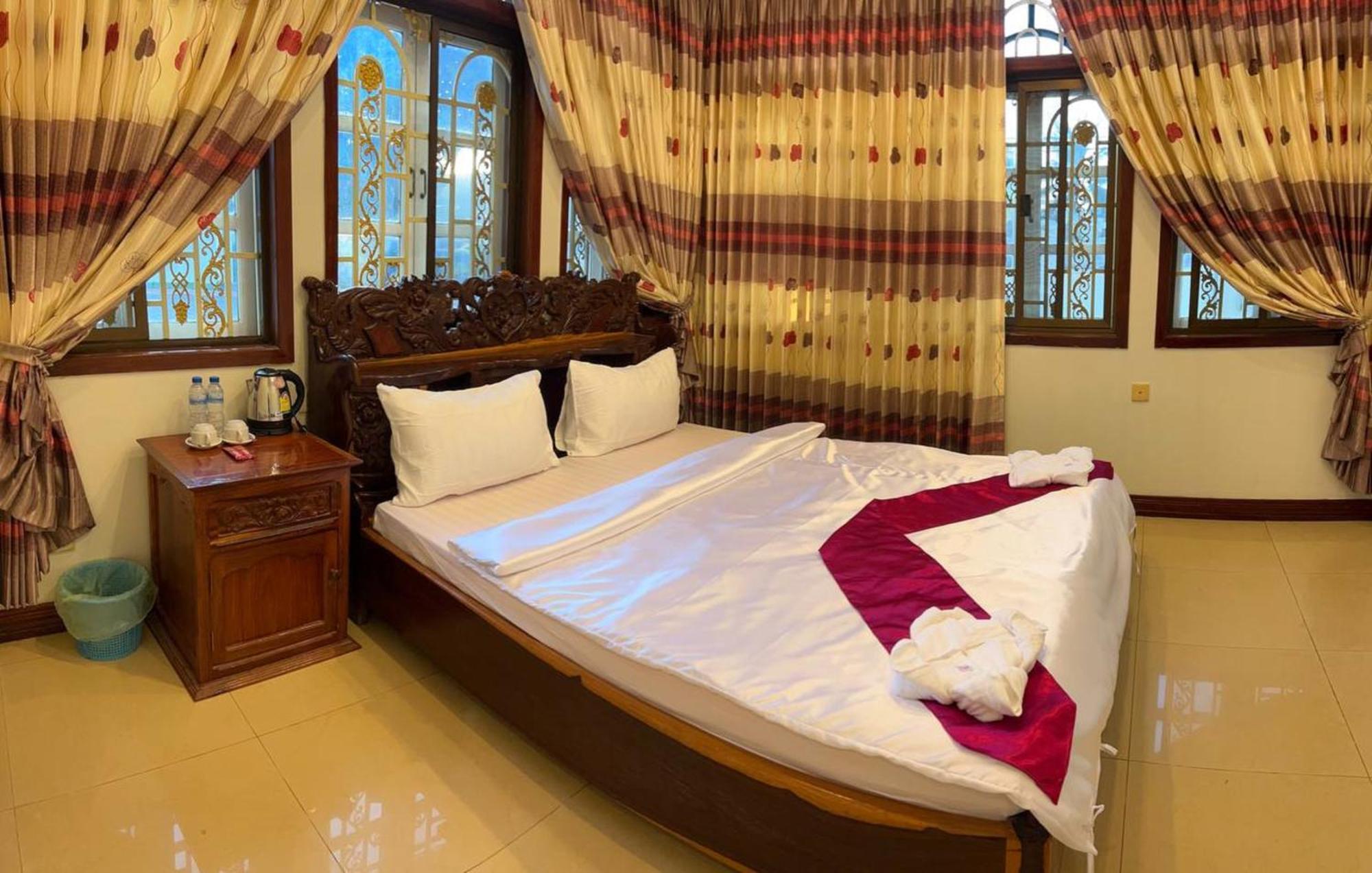 Lotus Blanc Homestay Battambang Bagian luar foto
